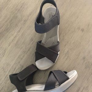 Like new Clark’s wedge sandals